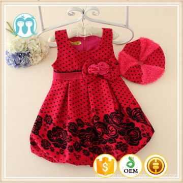 chica de moda invierno rojo vestido de navidad polk dot chica invierno vestido con sombrero